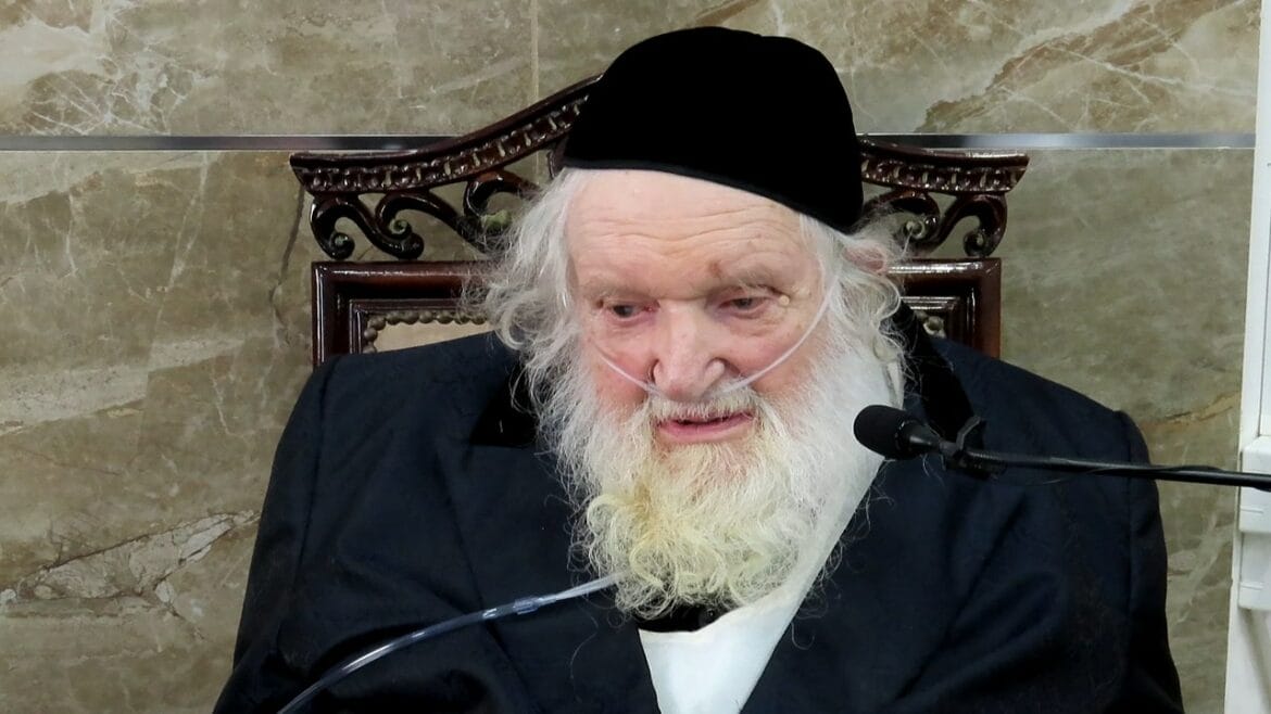 ראב"ד העדה החרדית הרב משה שטרנבוך בשיעור בישיבתו בבית שמש. צילום: י.נ.ק.
