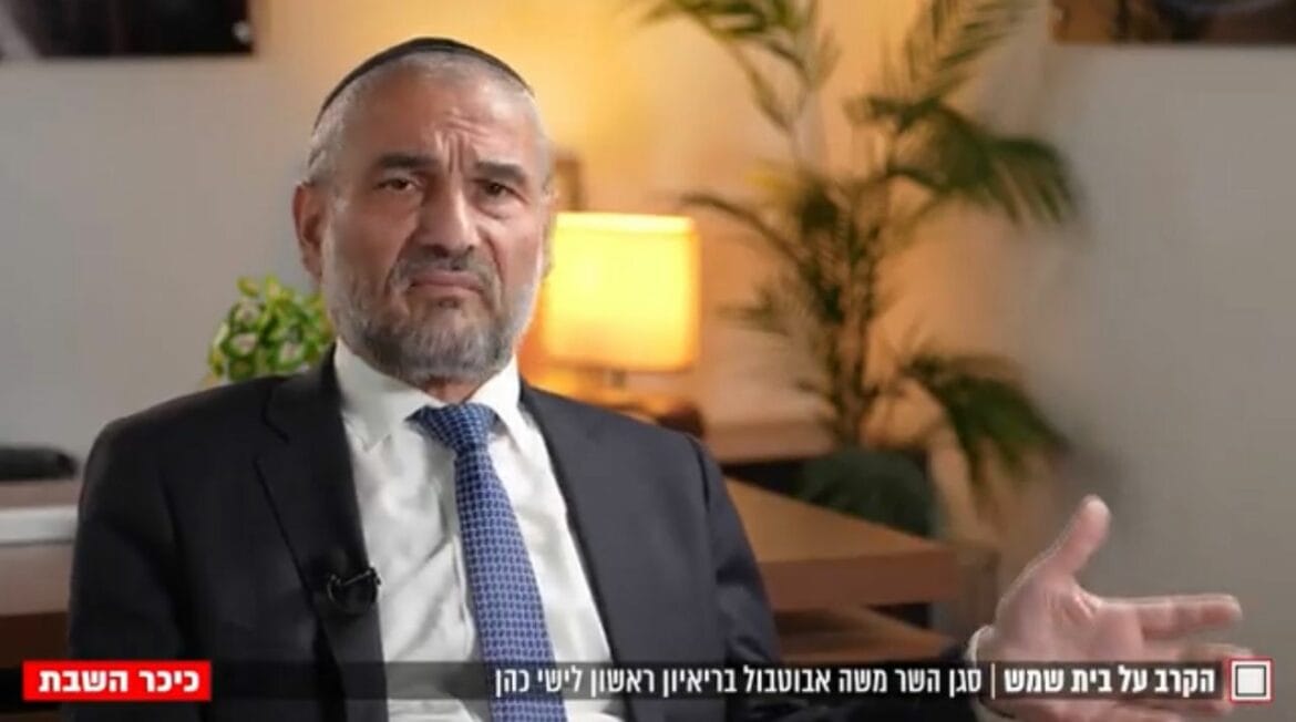 משה אבוטבול בראיון אצל ישי כהן באתר כיכר השבת. צילום: יוני מאיר ולמי עזוז