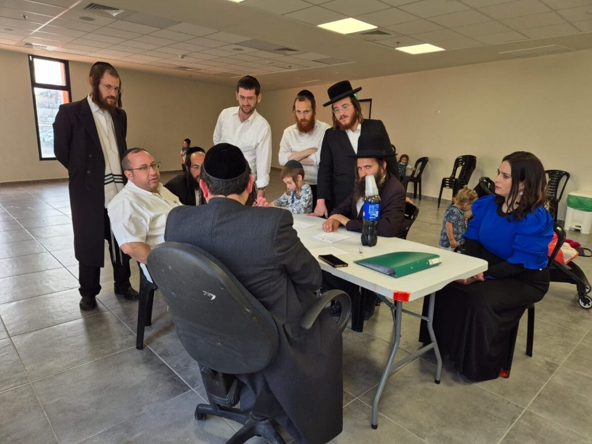 אברהם נחמן פרנקל במפגש עם תושבים משכונת רמה ד'
