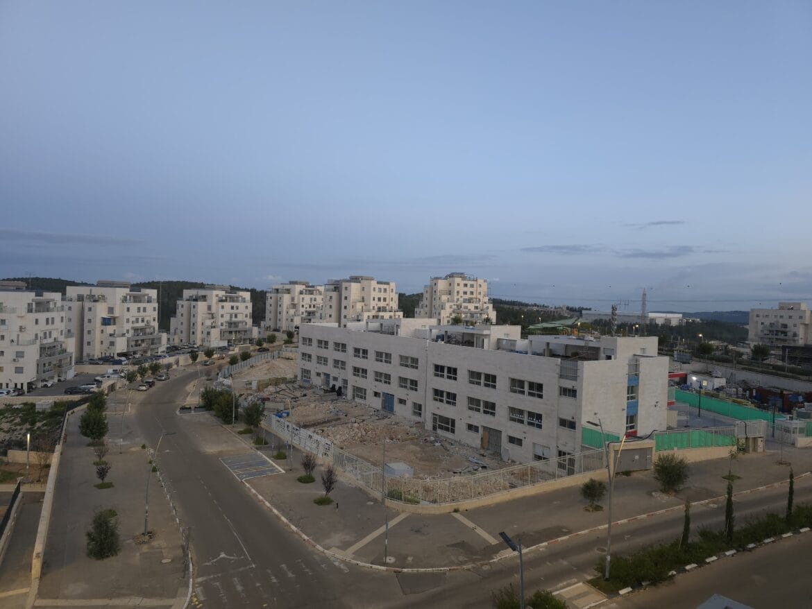בניין ת"ת בעש"ט (ממ"ח) בשכונת רמה ד' בבית שמש. צילום: חדשות העיר בית שמש בניין ת"ת בעש"ט (ממ"ח) בשכונת רמה ד' בבית שמש. צילום: חדשות העיר בית שמש