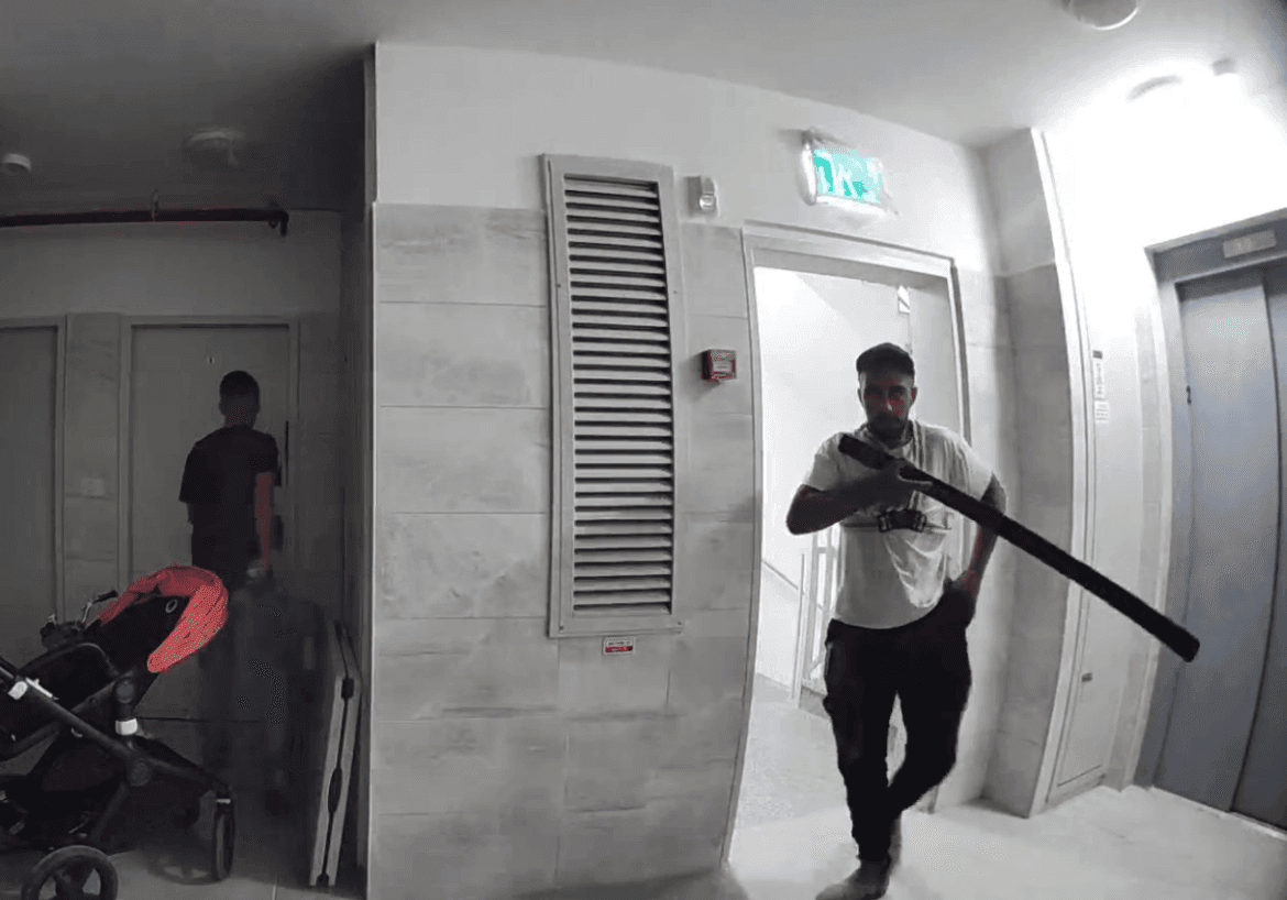 הפועלים הערבים משתוללים בבניין