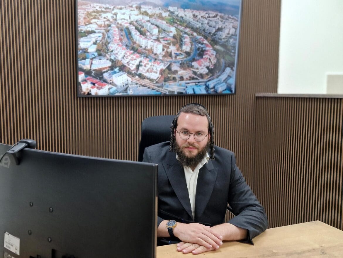 יו"ר סיעת 'דרך' בבית שמש, מוטי לייטנר, בראיון ל'חדשות עיר' בית שמש. צילום: דוד וקנין יו"ר סיעת 'דרך' בבית שמש, מוטי לייטנר, בראיון ל'חדשות עיר' בית שמש. צילום: דוד וקנין