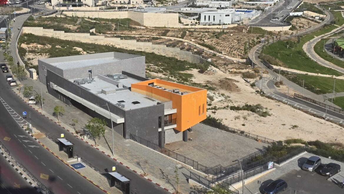 ביטול בריכת שחייה. מתנ"ס דורות בשכונת רמה ד' בבית שמש. צילום: חדשות העיר בית שמש ביטול בריכת שחייה. מתנ"ס דורות בשכונת רמה ד' בבית שמש. צילום: חדשות העיר בית שמש